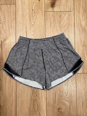 Lululemon Hotty Hot Low-Rise Lined Short 4"
